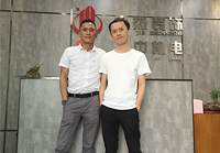 設(shè)計師設(shè)計出來的東西很專業(yè)，很時尚！